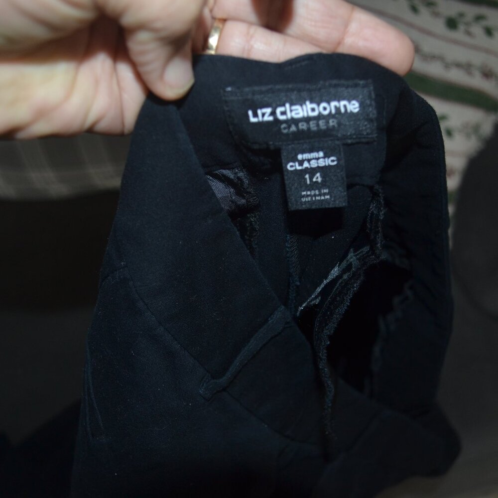 Pre- owned Black Liz Claiborne Career Emma classic pants size 14.